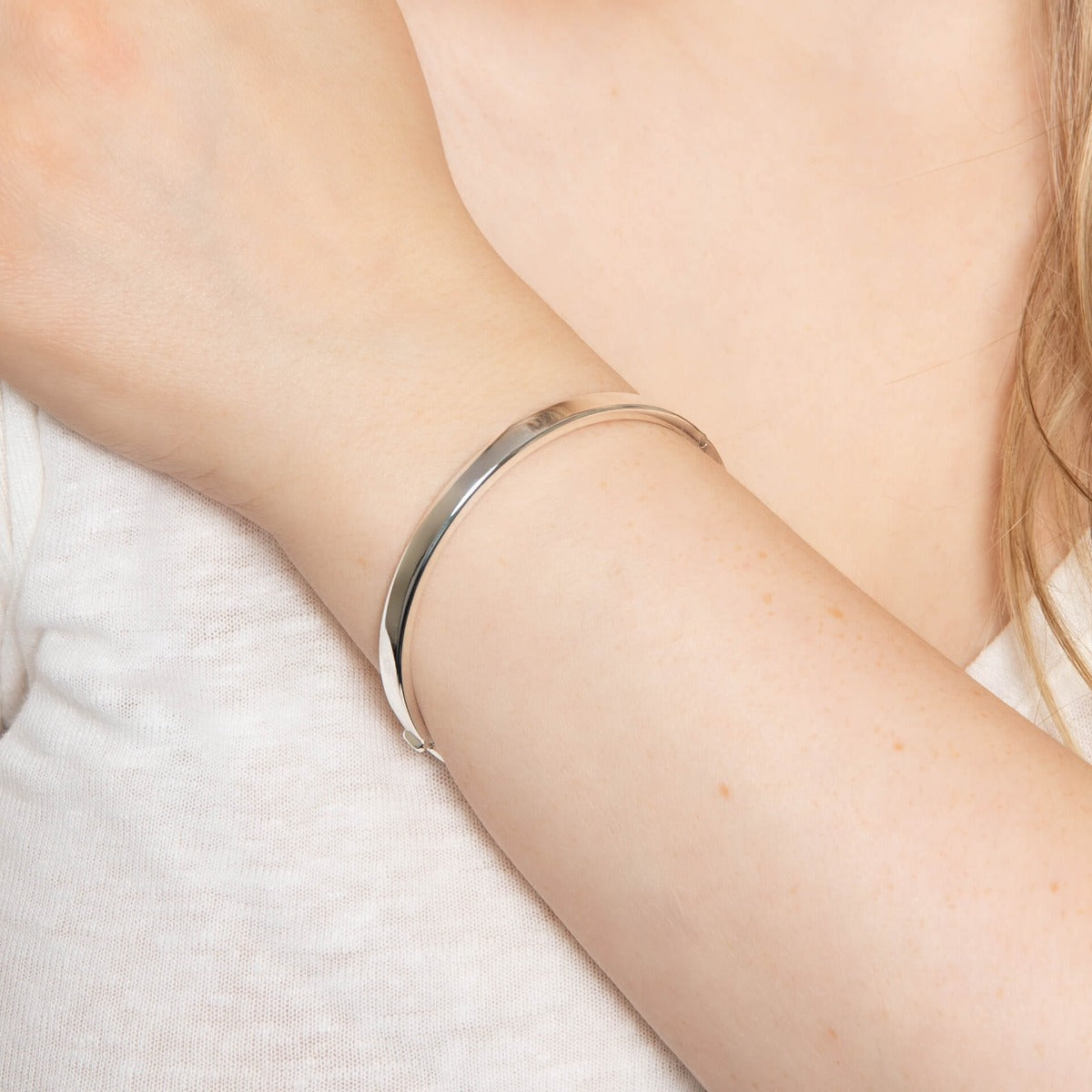 Beginnings Square Cut Hinged Bangle