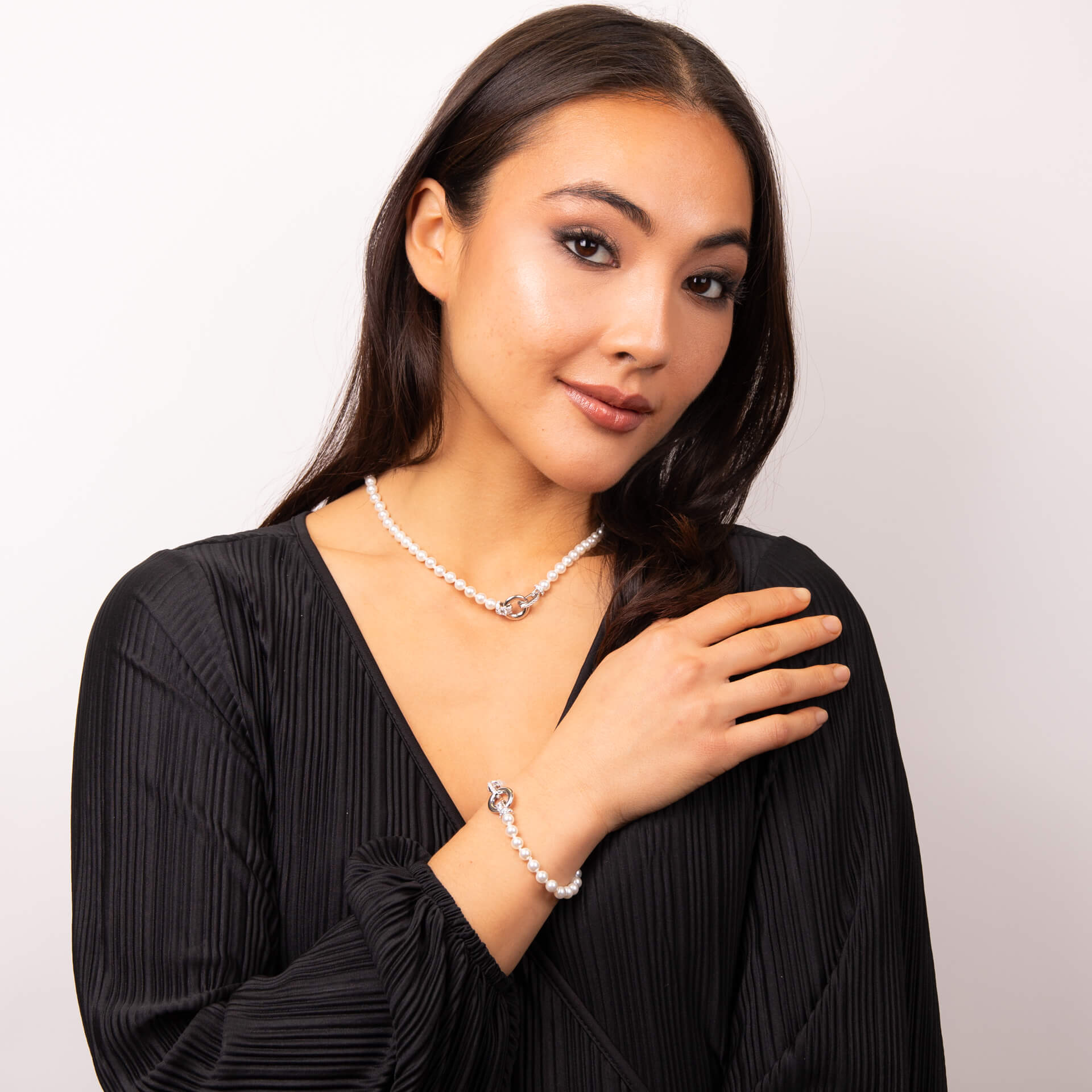 Diamonfire Shell Pearl Bracelet with Zirconia Feature Clasp