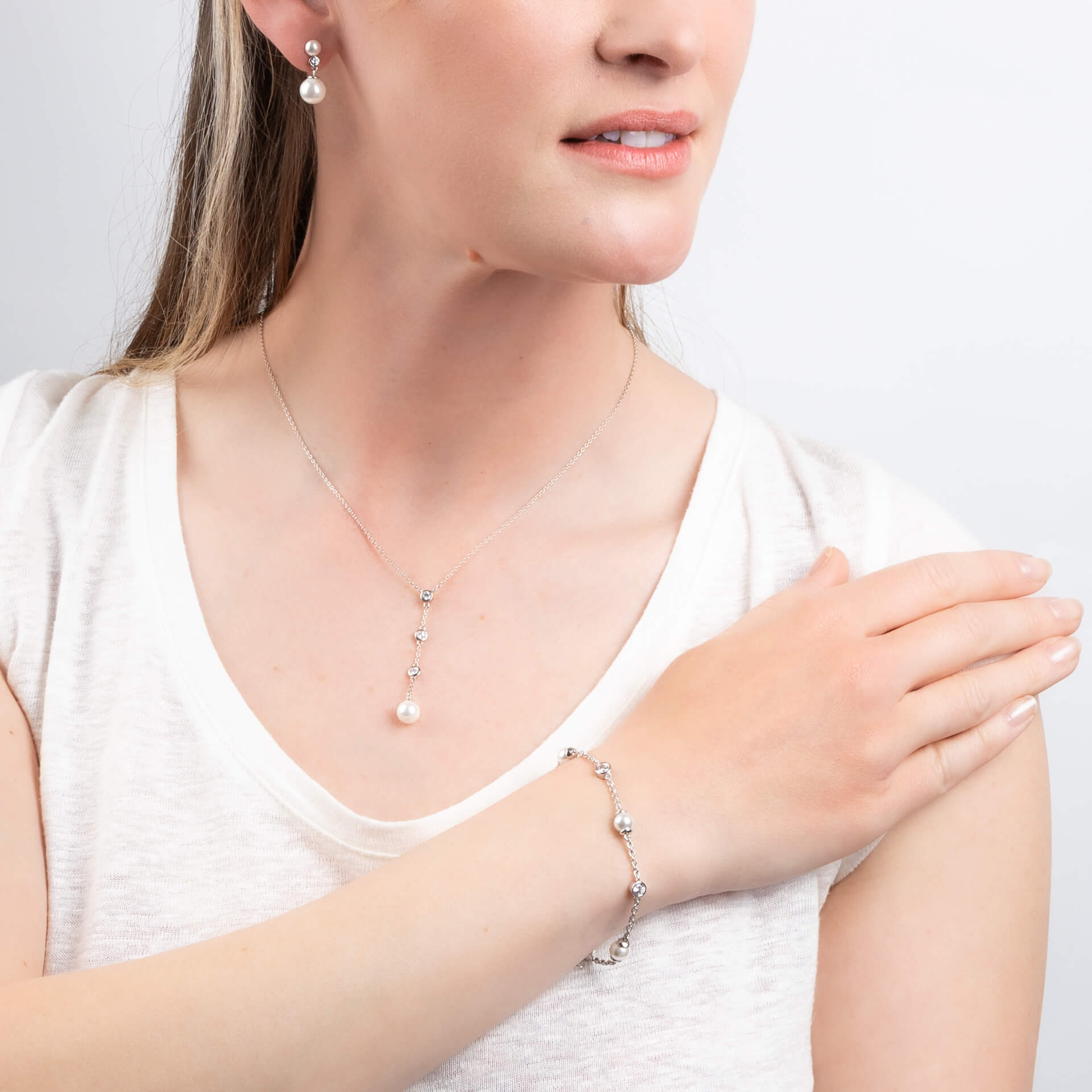 Diamonfire Alternating Shell Pearl and Zirconia Station Bracelet