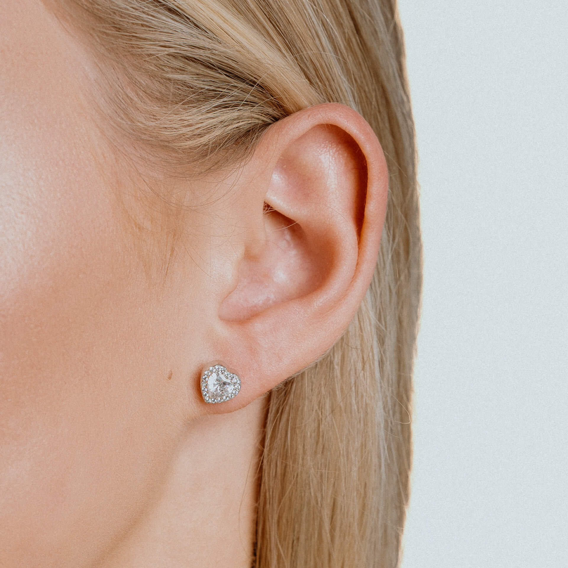Diamonfire Pave Set Zirconia Heart Stud Earrings