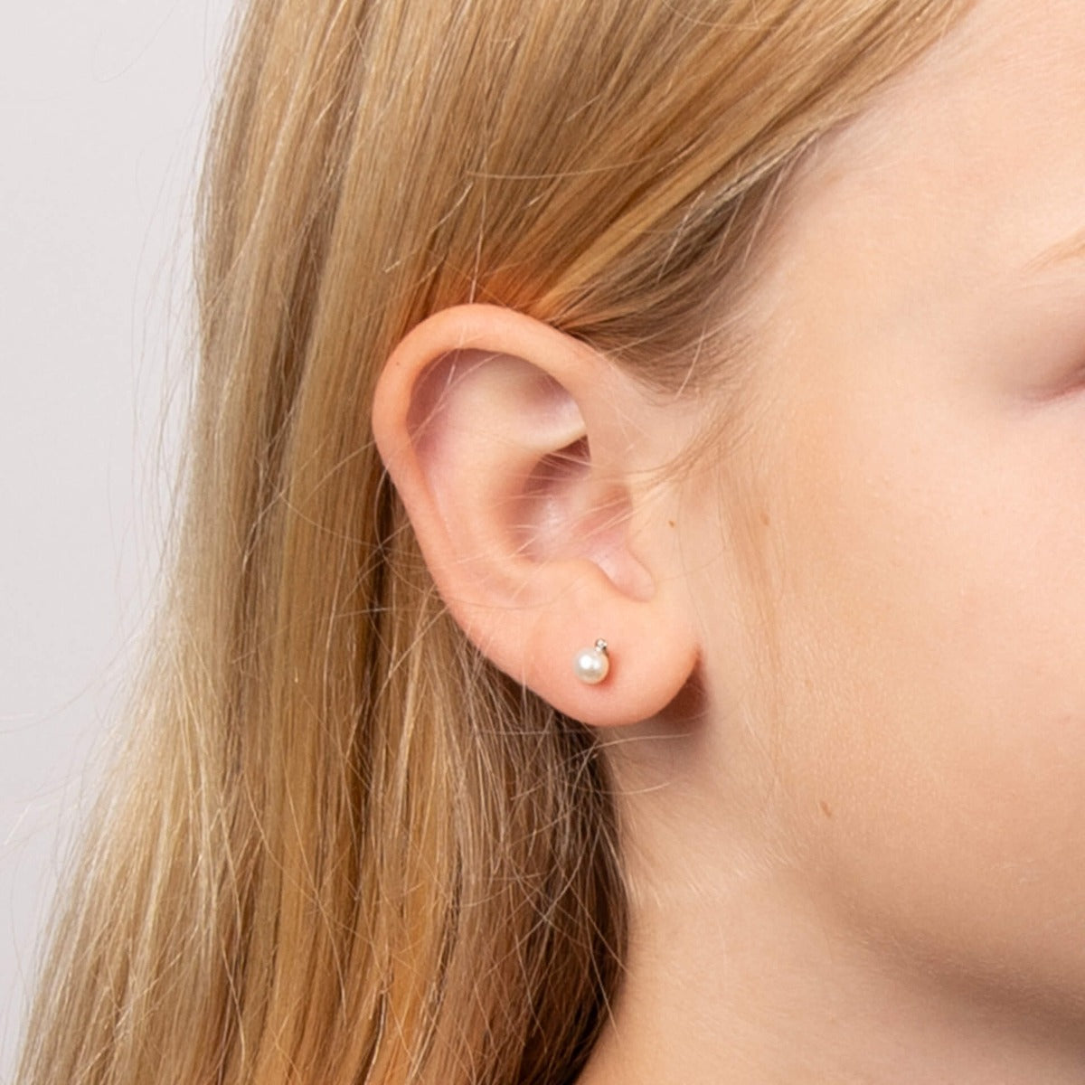 D For Diamond Pearl Stud Earrings with Diamond