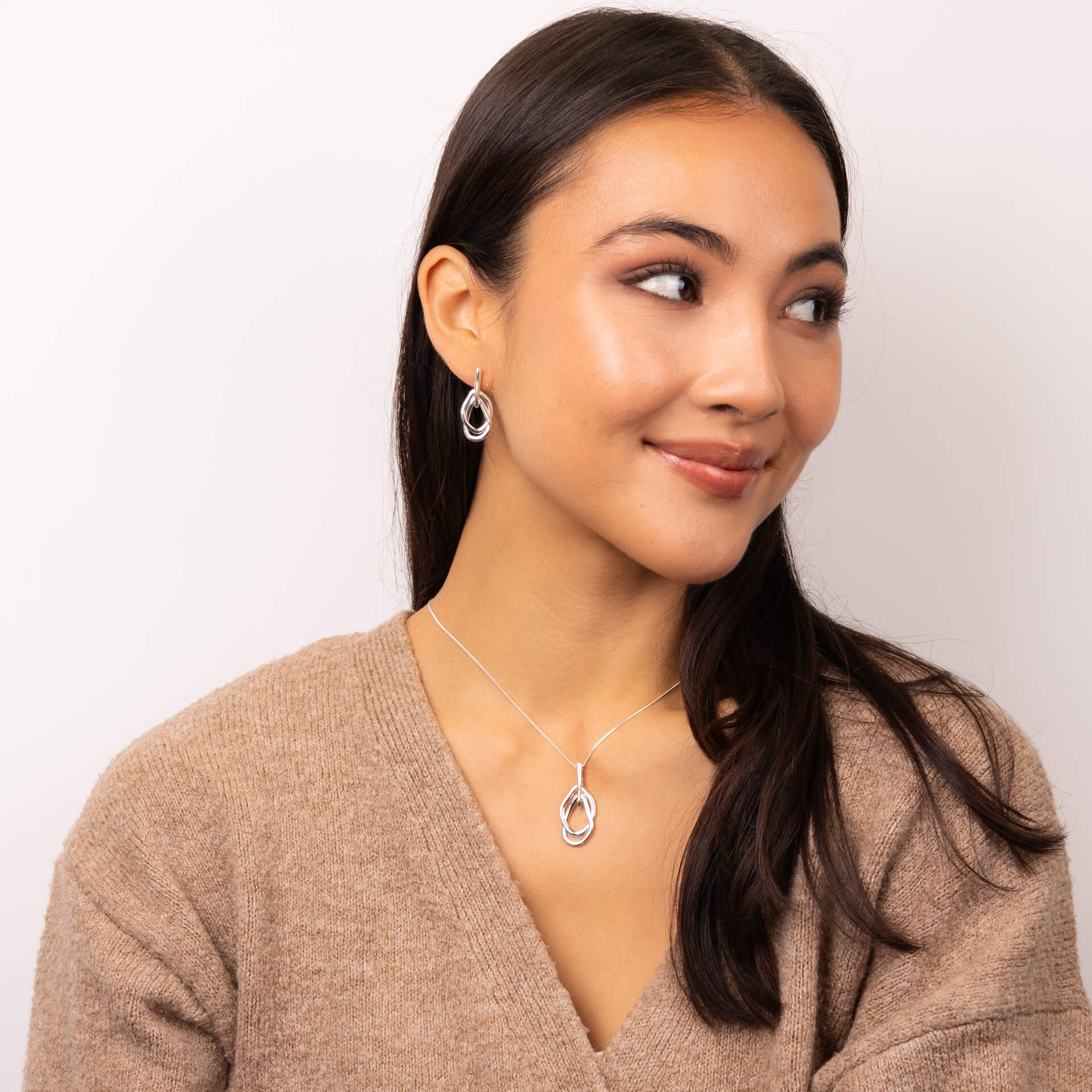 Beginnings Organic Interlinking Drop Pendant