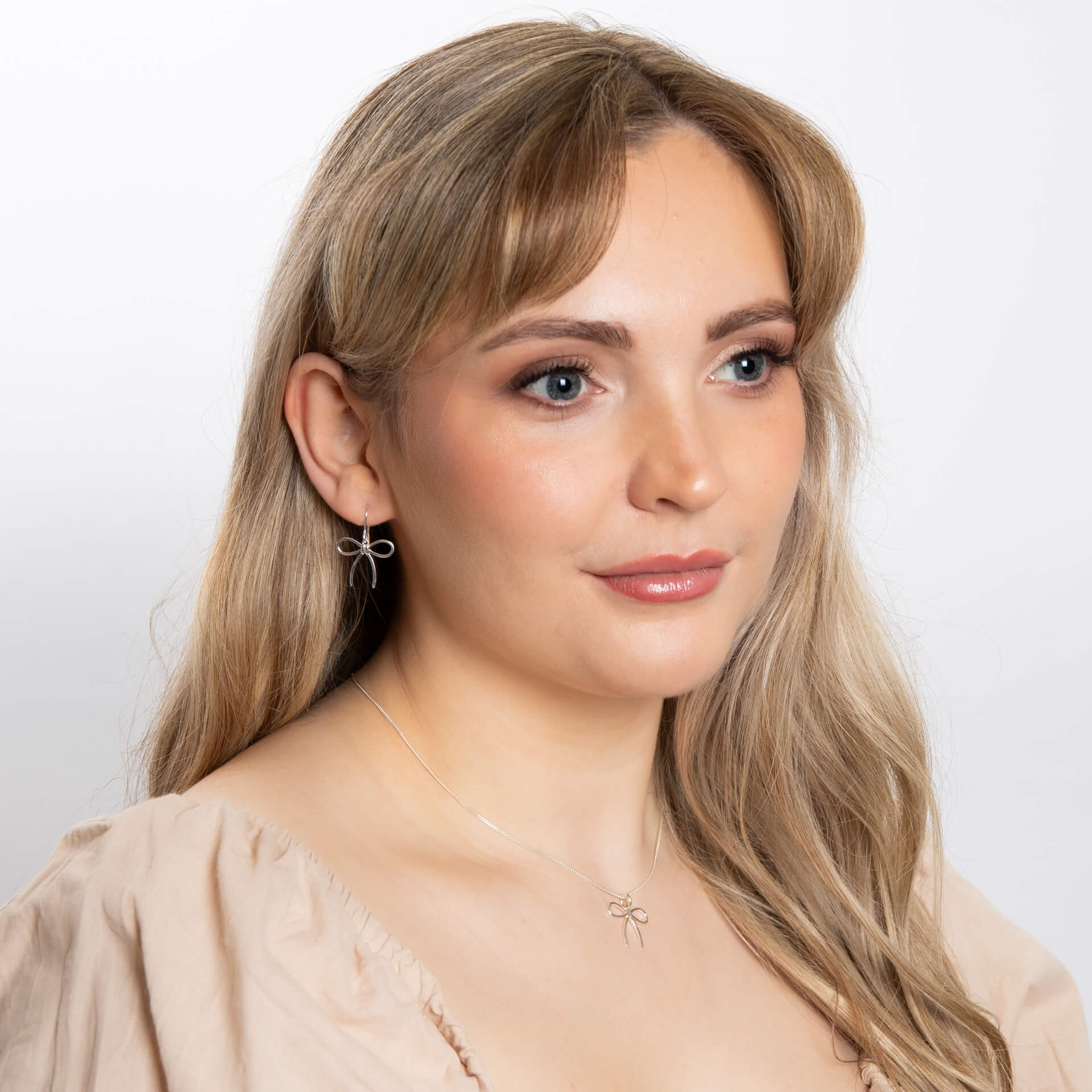 Beginnings Thin Bow Pendant