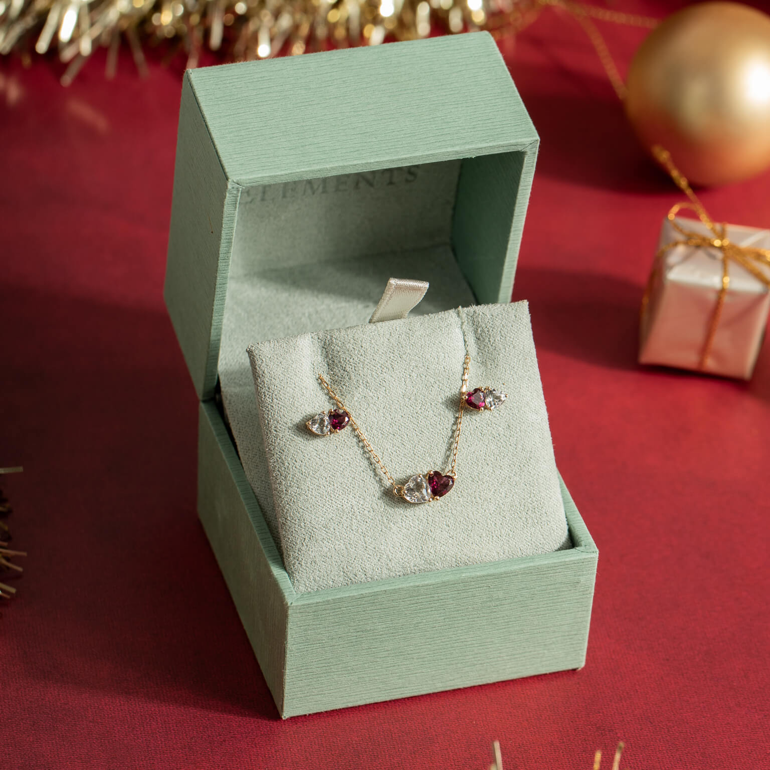 Elements Gold Toi et Moi Heart Stud Earrings