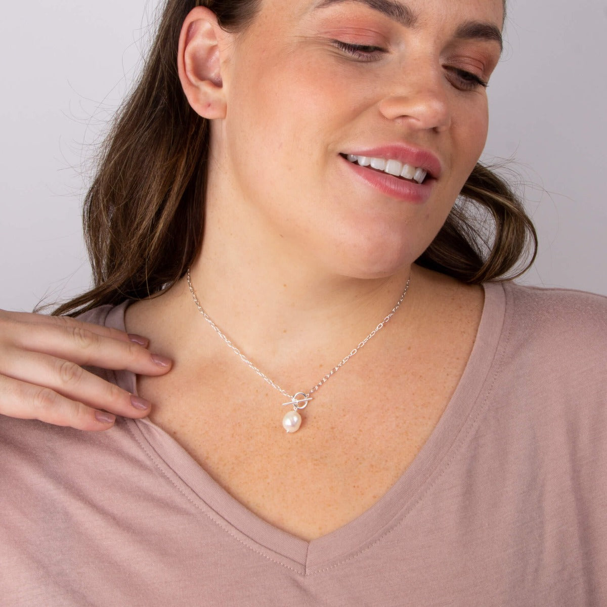 Beginnings T-Bar Chain Necklace with White Pearl