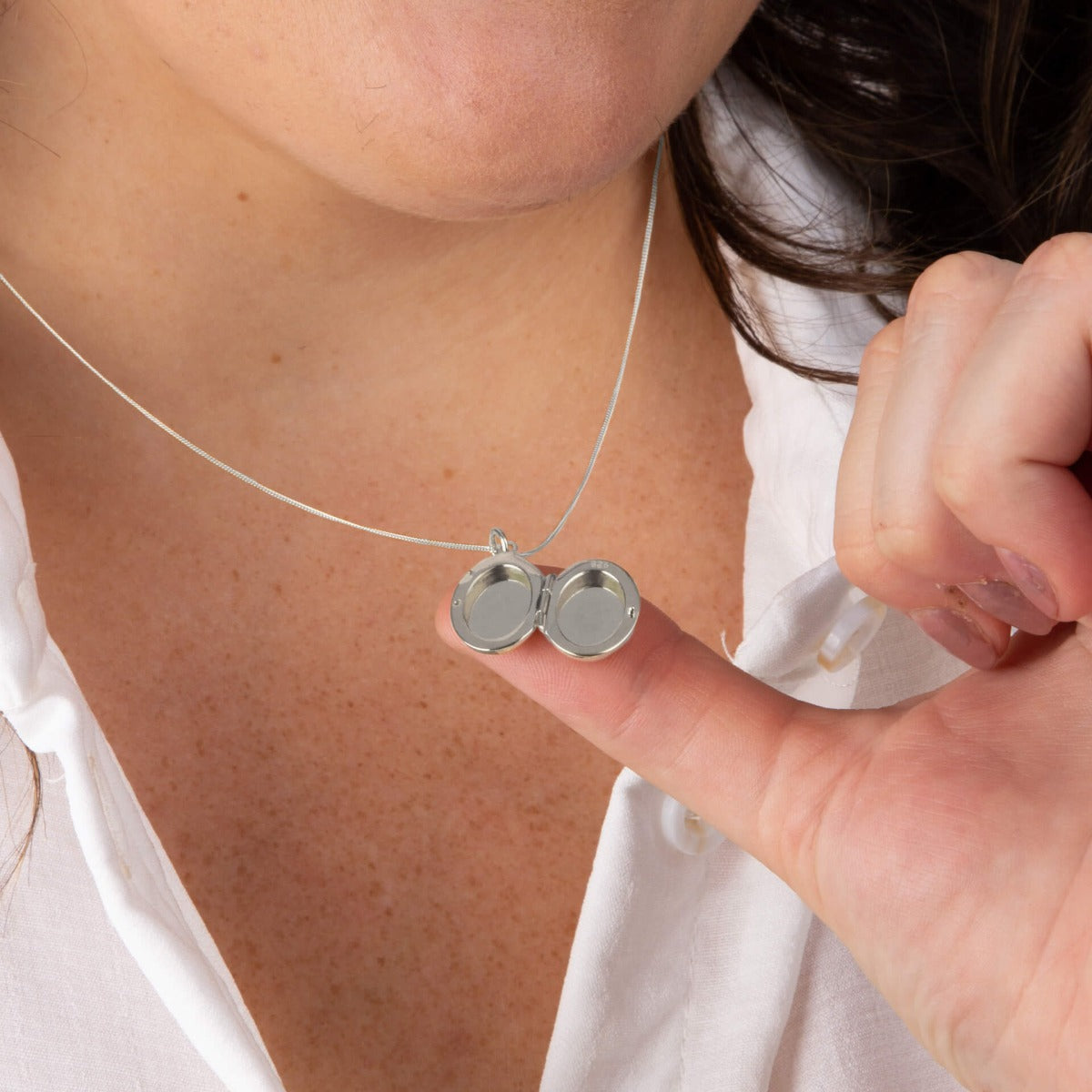 Beginnings Small Oval Locket Pendant