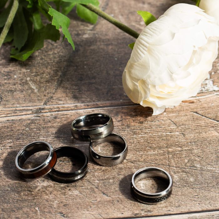 Fred Bennett Tungsten Ring with Black Carbon Fibre Inlay