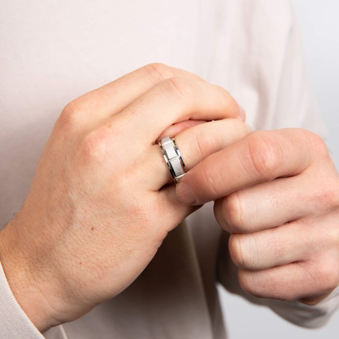 Fred Bennett Step Edge Stainless Steel Spinner Ring